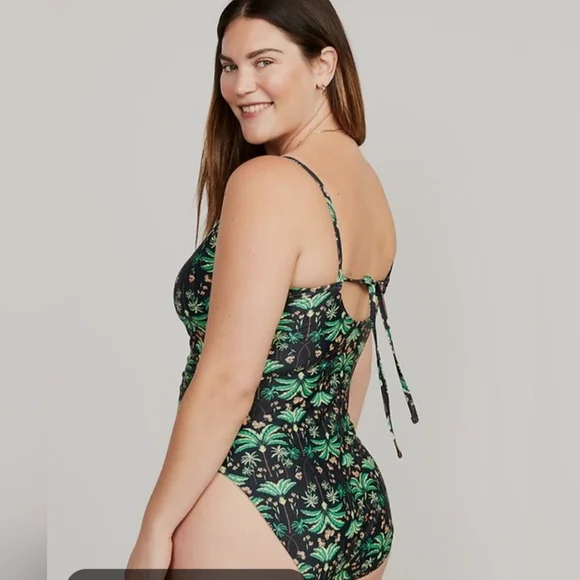 Old Navy Plus Size Tropical Print Women's Swimsuit - Picture 2 of 14
